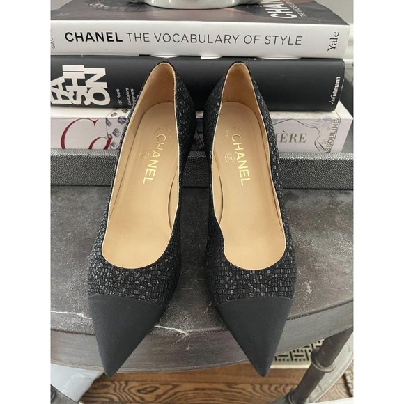 Gabrielle CHANEL Coco Black Tweed Cap Toe Low Pump - Picture 12 of 13